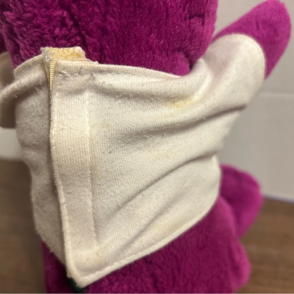 Vintage Barney The Dinosaur 13" Plush with White T-Shirt by Lyons Group 1992 - Picture 7 of 9